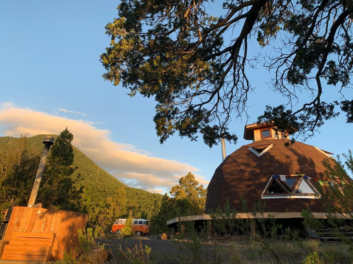 Domo Conguillio Conecta Con Tu Energia Sagrada Junto Al Salto Truful Truful Con Una Vista Majestuosa Que Podras Disfrutar En Una Tinaja Una Experiencia Que Alineara Tu Espiritu Y Tu Energia Interior Vivelo Melipeuco Bagian luar foto